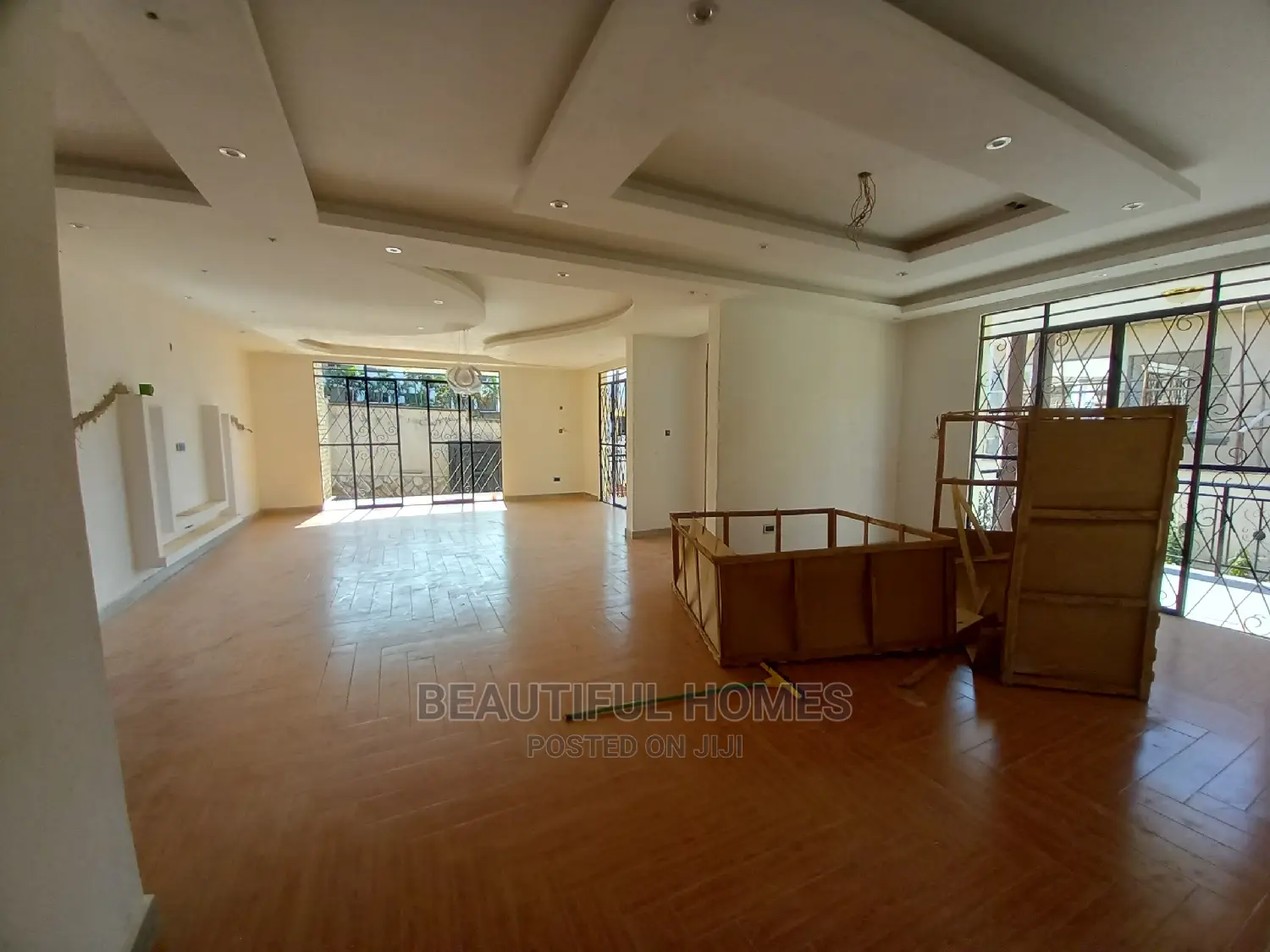 Furnished 6bdrm Mansion in Tarmacked, Kira for Sale