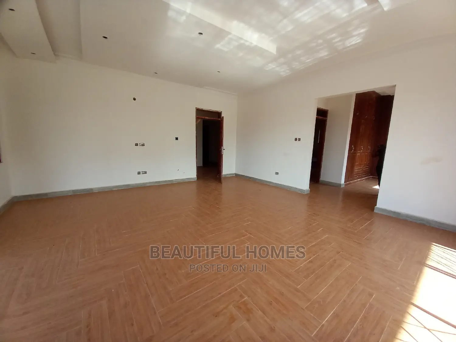 Furnished 6bdrm Mansion in Tarmacked, Kira for Sale