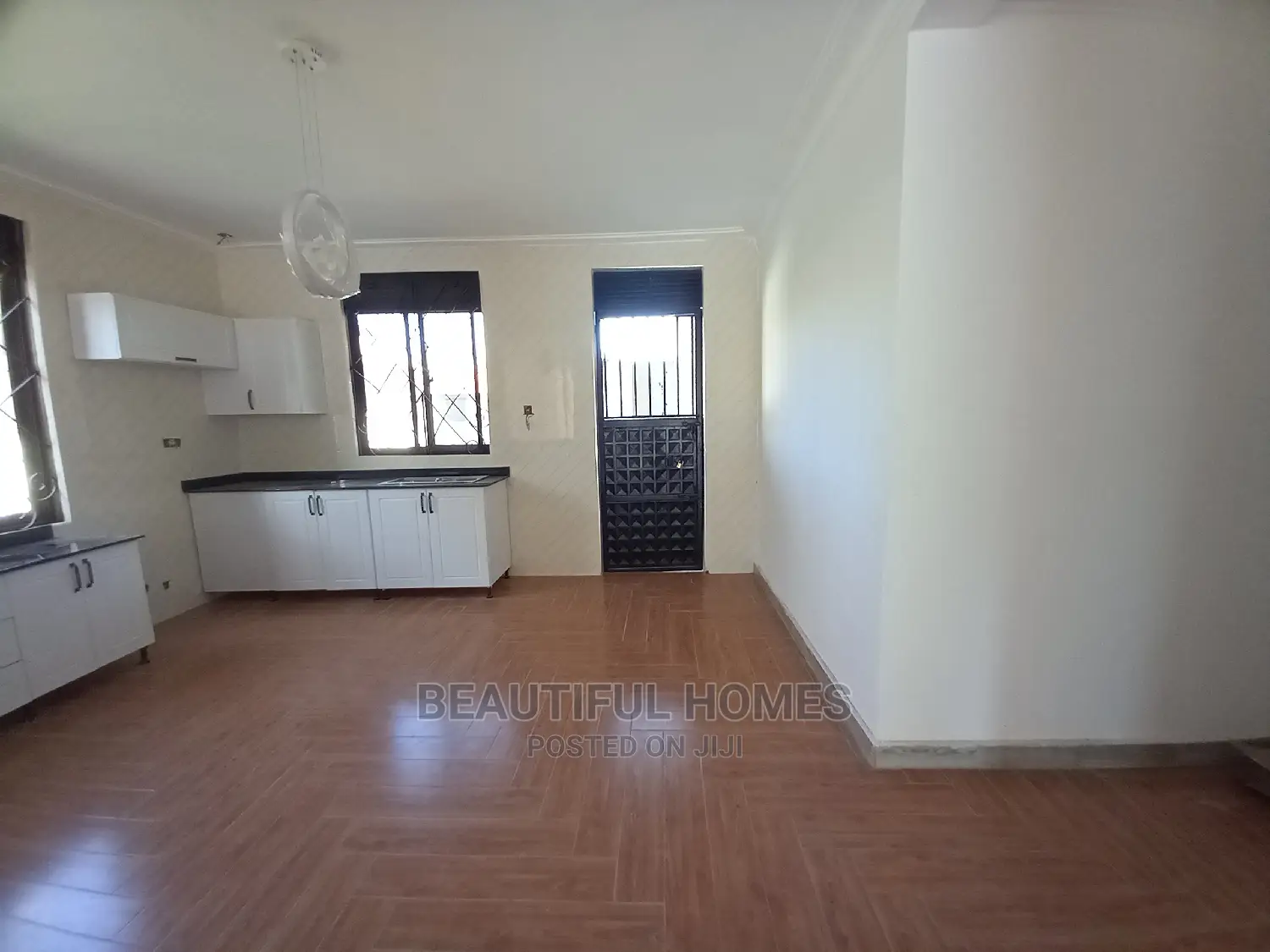 Furnished 6bdrm Mansion in Tarmacked, Kira for Sale