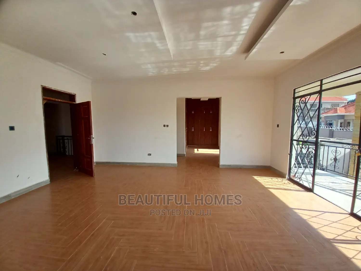 Furnished 6bdrm Mansion in Tarmack Estate, Kira for Sale