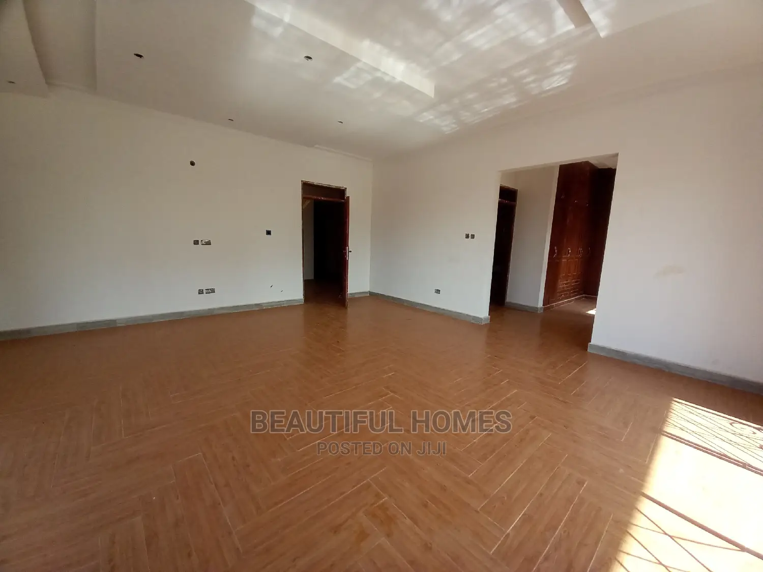 Furnished 6bdrm Mansion in Tarmack Estate, Kira for Sale