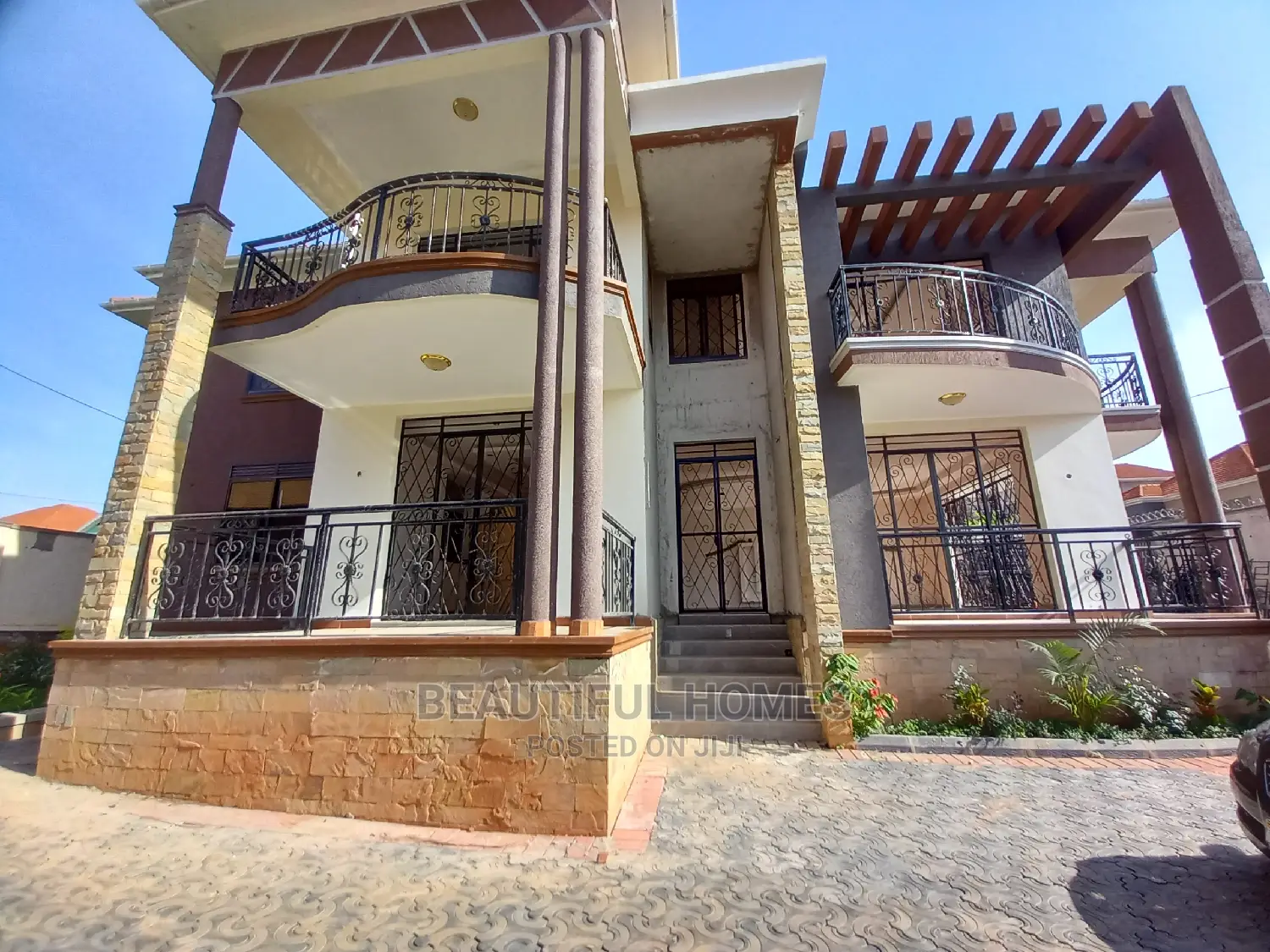 Furnished 6bdrm Mansion in Tarmack Estate, Kira for Sale