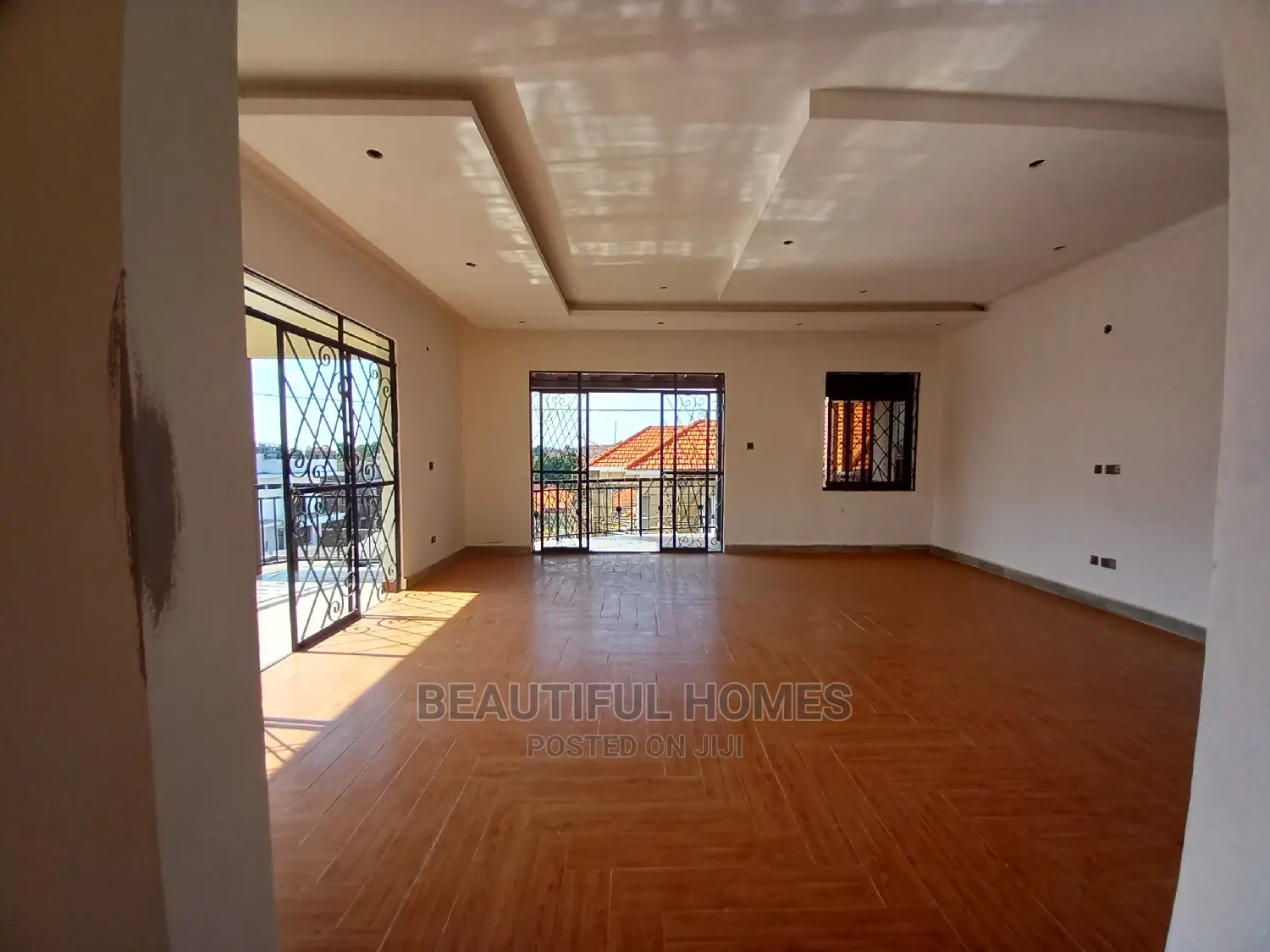 Furnished 6bdrm Mansion in Tarmack Estate, Kira for Sale
