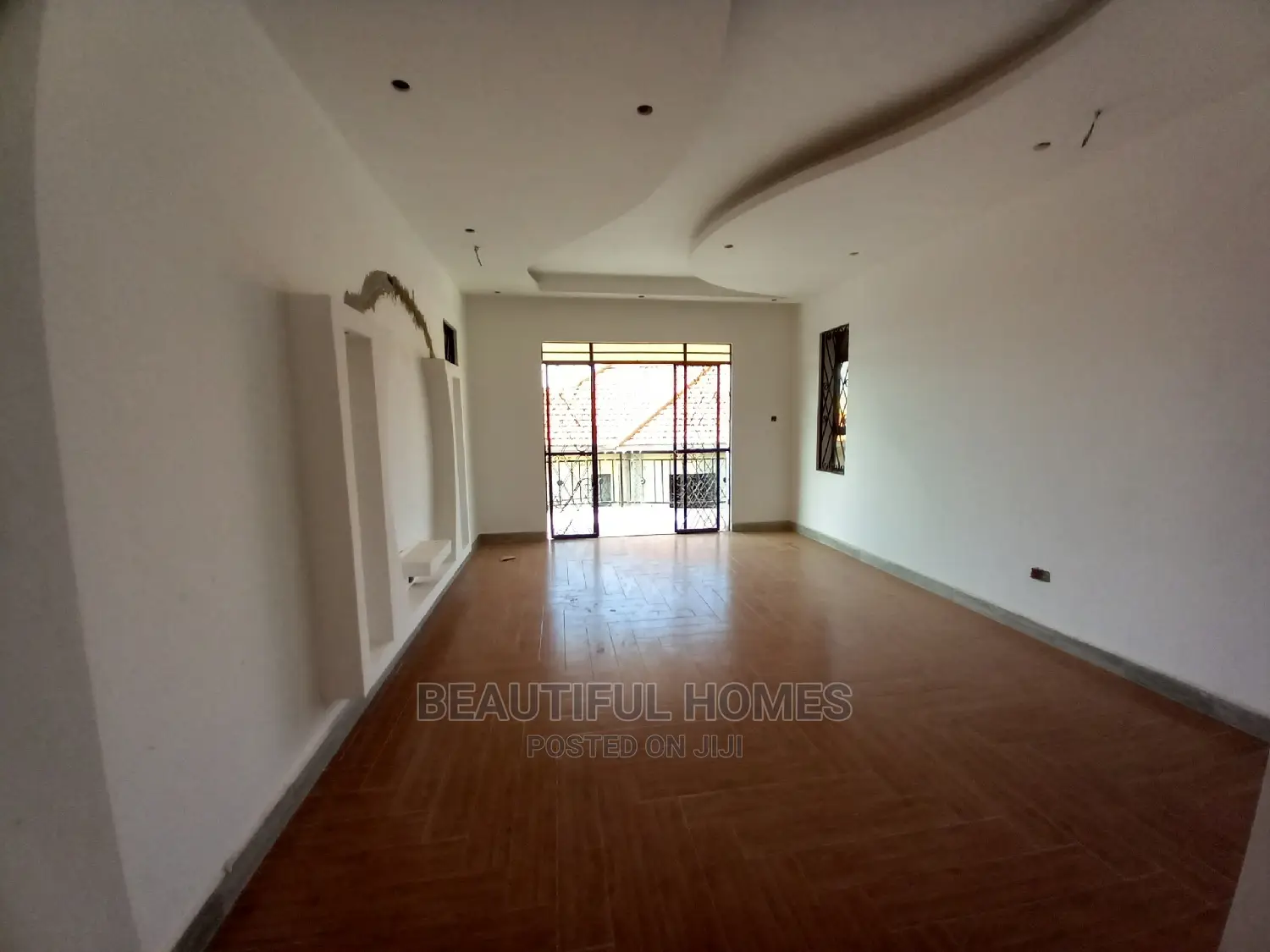 Furnished 6bdrm Mansion in Tarmack Estate, Kira for Sale