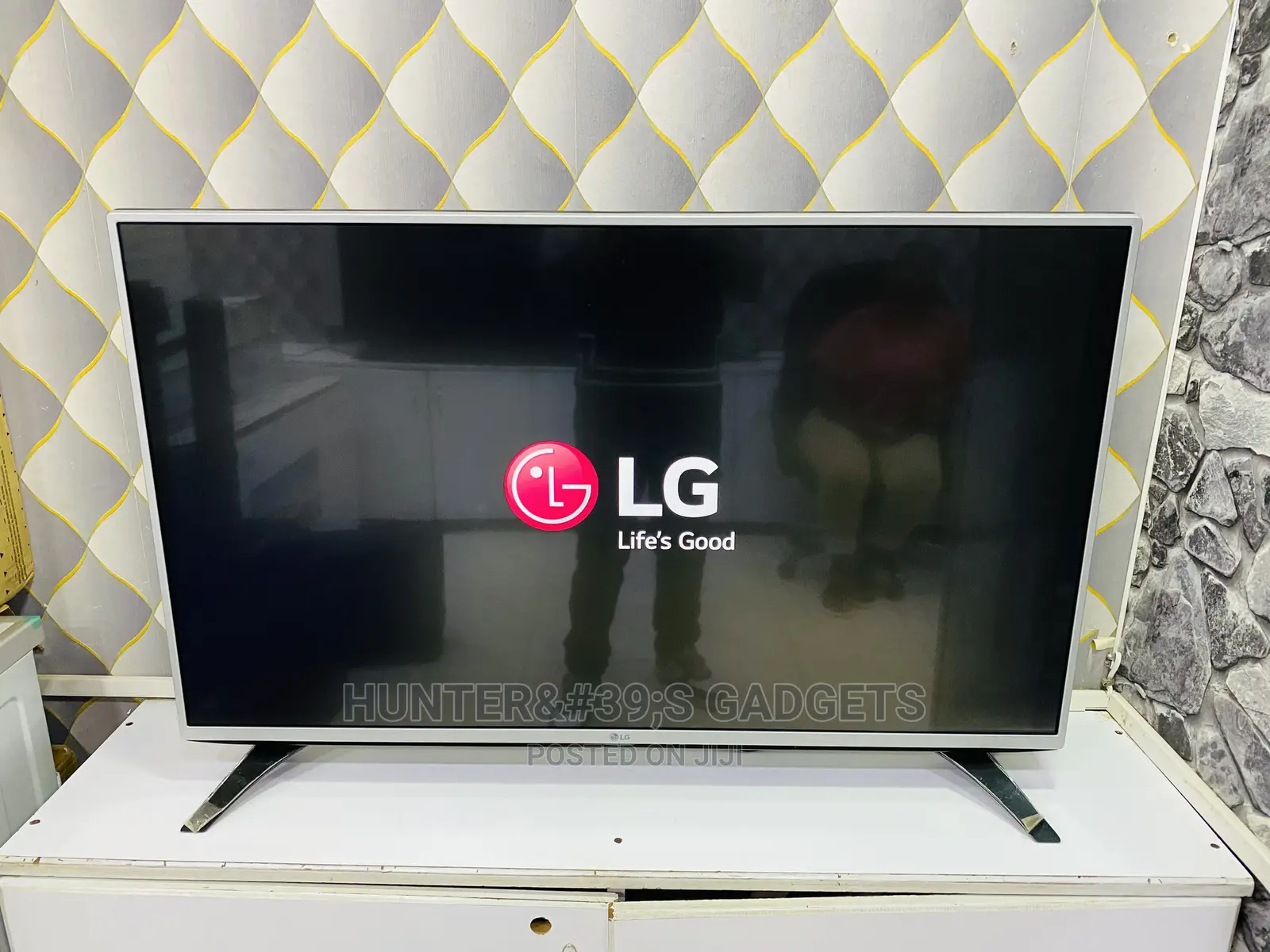 Lg 43inch Silver Body Led Full Hd Tv Built in Free Tv Channe