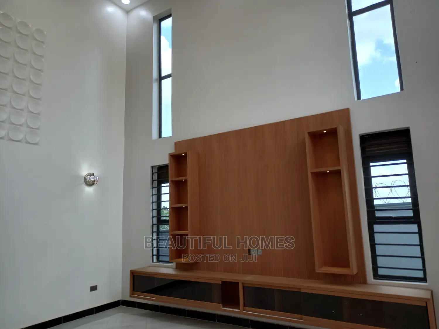 Furnished 5bdrm Mansion in Kira for Sale