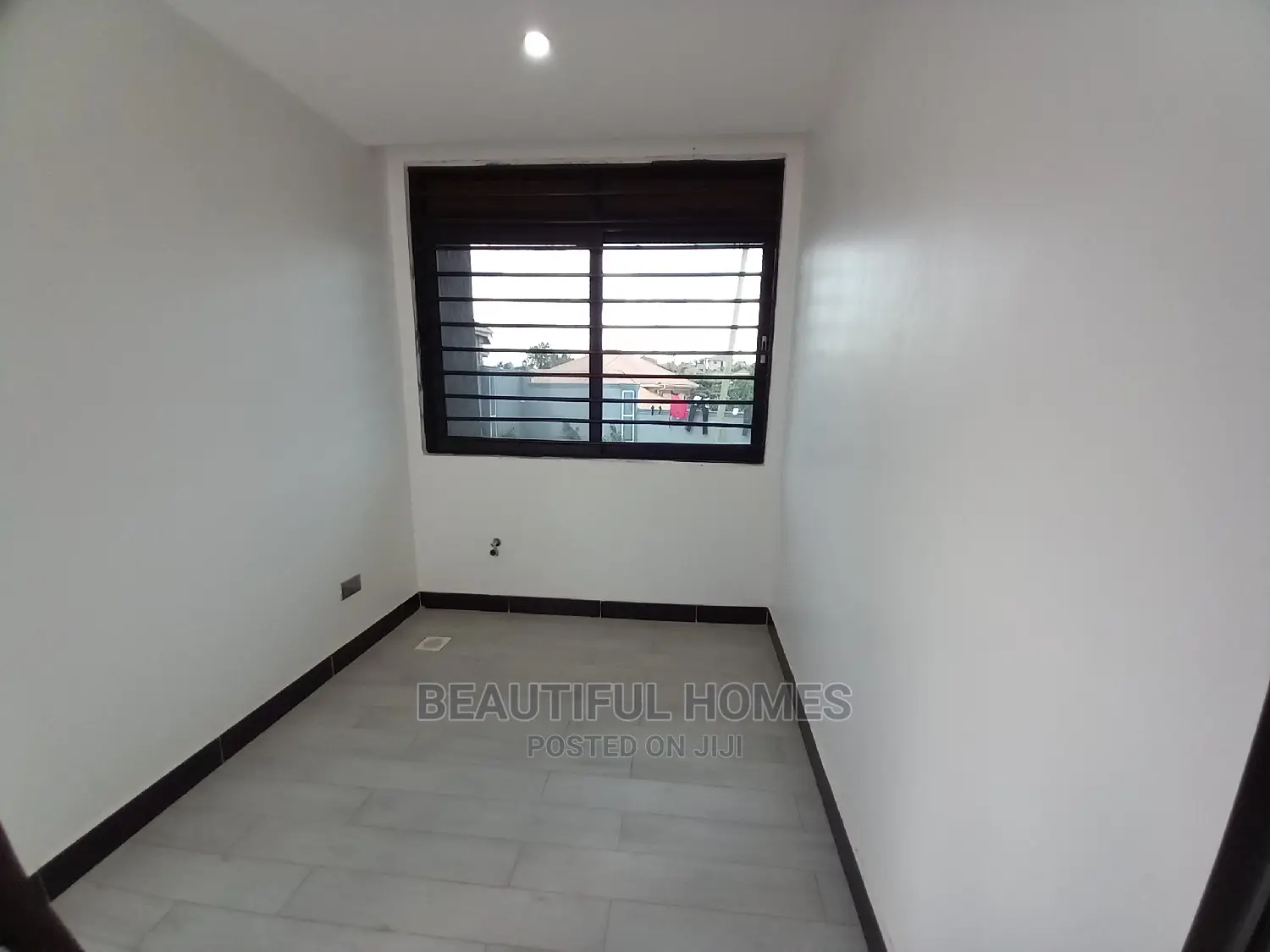 Furnished 5bdrm Mansion in Kira for Sale