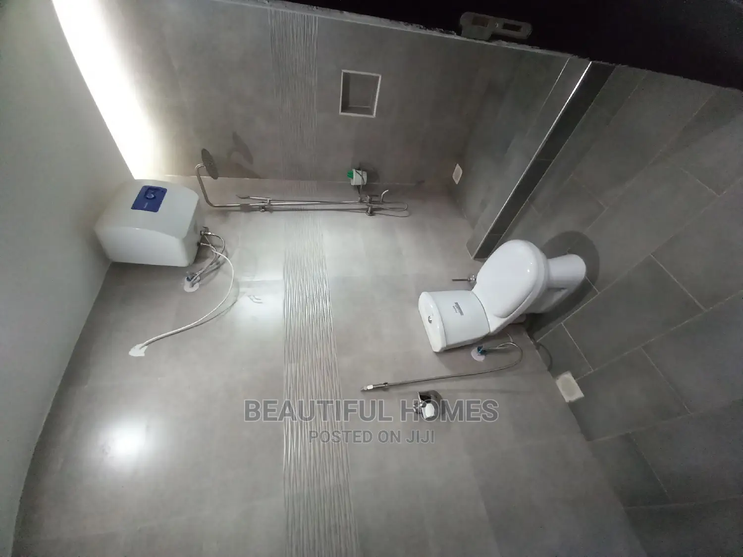 Furnished 5bdrm Mansion in Kira for Sale