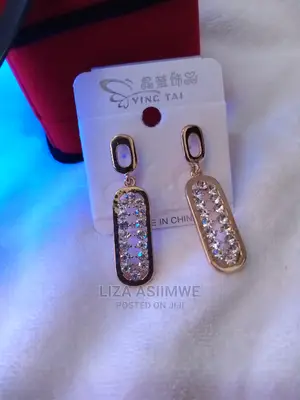 Nice and Adorable Earpins Available for the Ladies