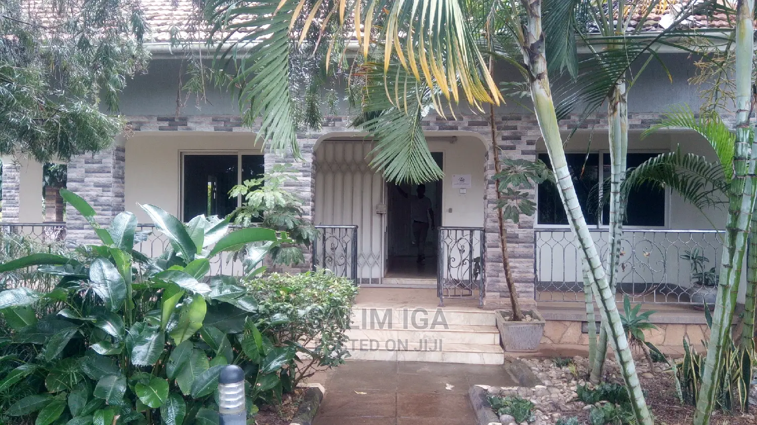 5bdrm Bungalow in Kololo Property, Central Division for Rent