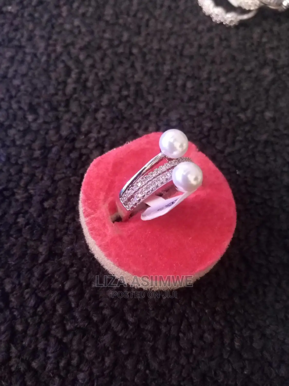 Quality Designer Rings Available With Pearls On