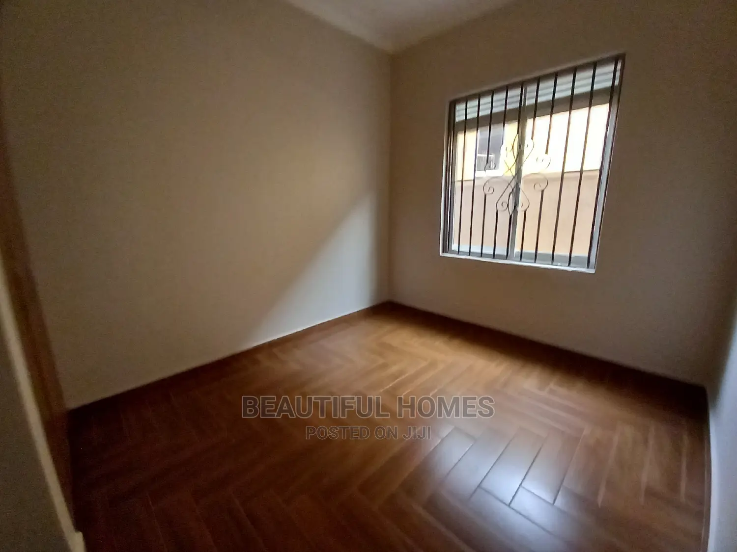 Furnished 4bdrm House in Kira Tarmack for Sale