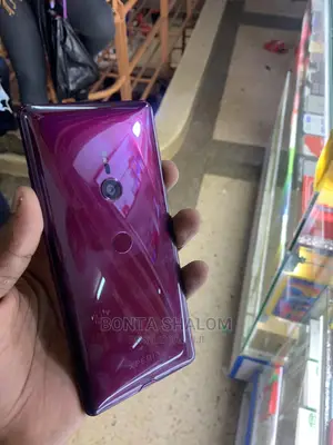 Photo - Sony Xperia XZ2 64 GB Purple