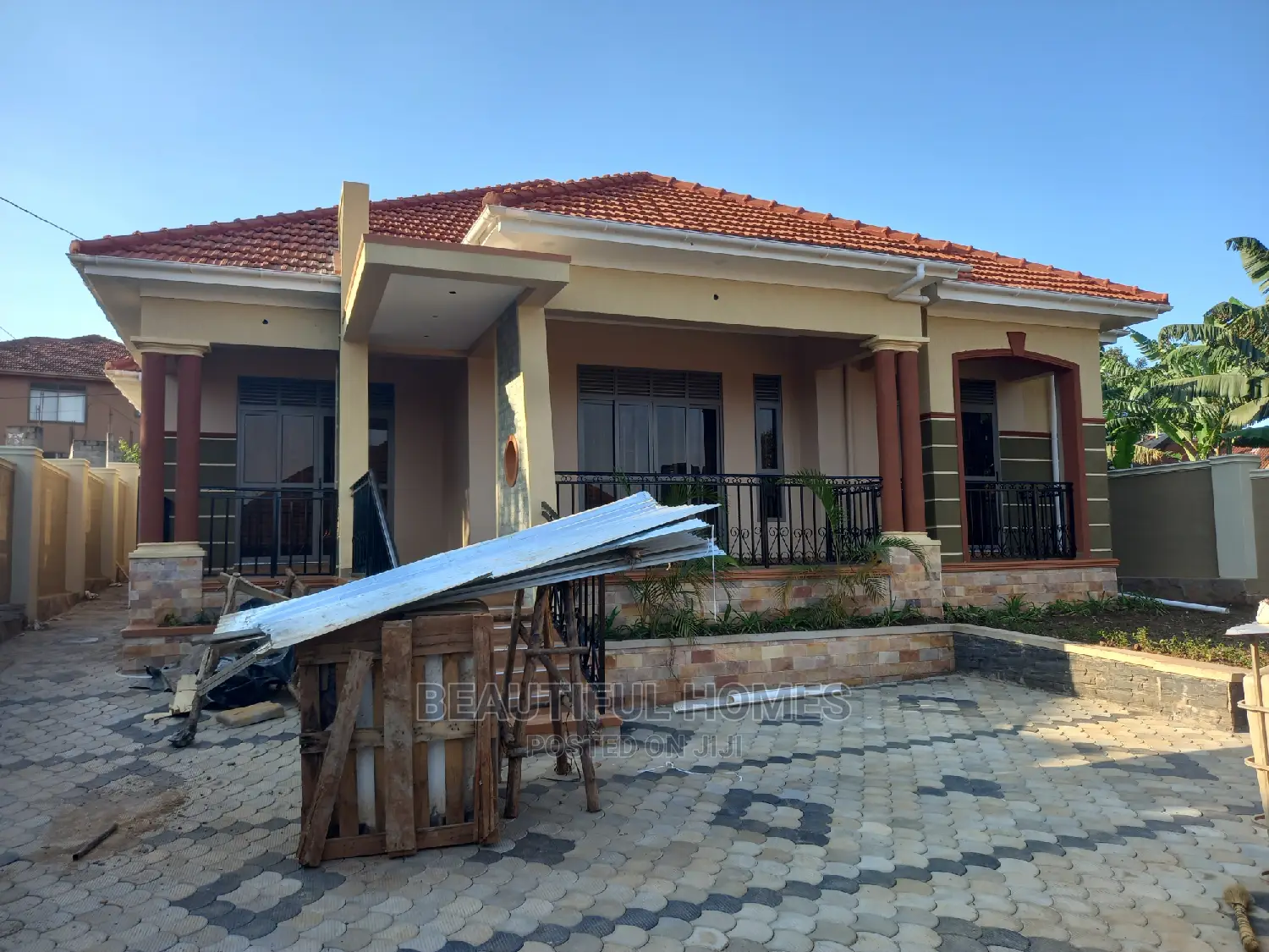 Furnished 4bdrm House in Kira Posh for Sale