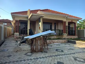 Furnished 4bdrm House in Kira Posh for Sale