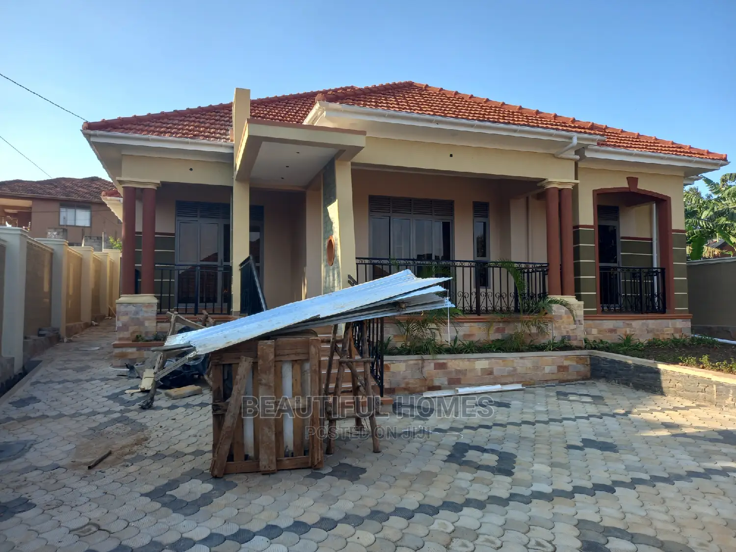 Furnished 4bdrm House in Kira Posh for Sale