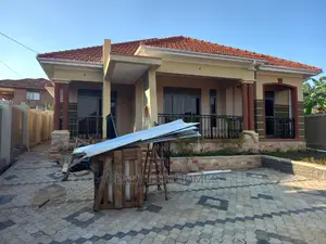 Furnished 4bdrm House in Kira Posh for Sale