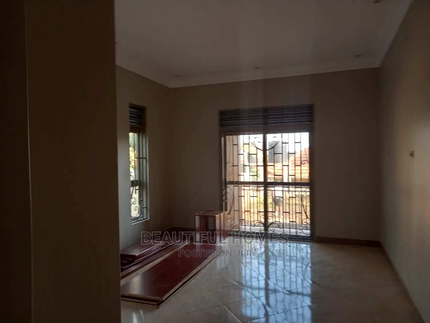 Furnished 4bdrm House in Kira Posh for Sale