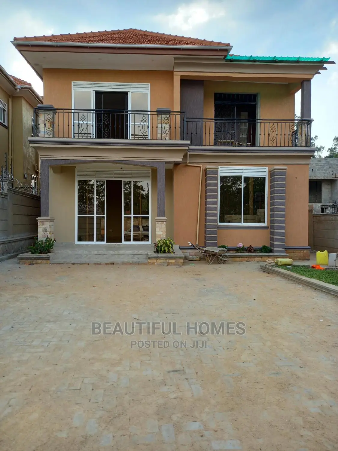 Furnished 4bdrm House in Tarmack, Kira for Sale