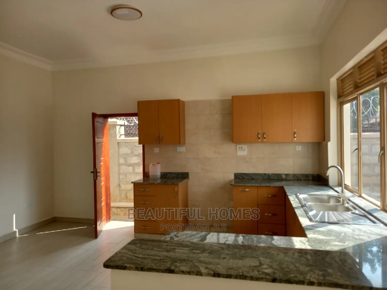 Furnished 4bdrm House in Tarmacked, Kira for Sale