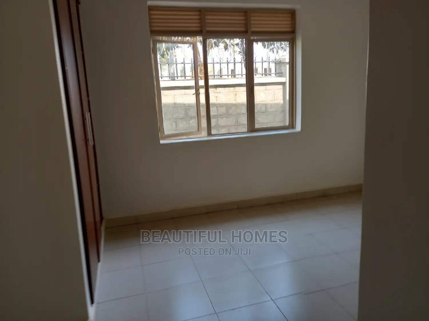 Furnished 4bdrm House in Tarmacked, Kira for Sale