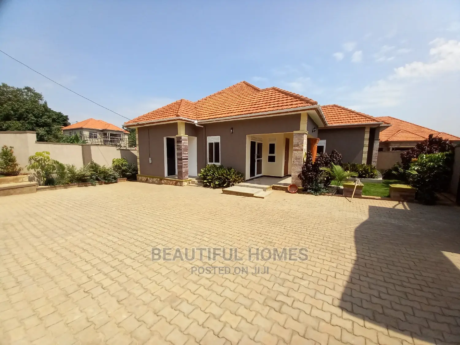 Furnished 4bdrm Bungalow in Kira for Sale