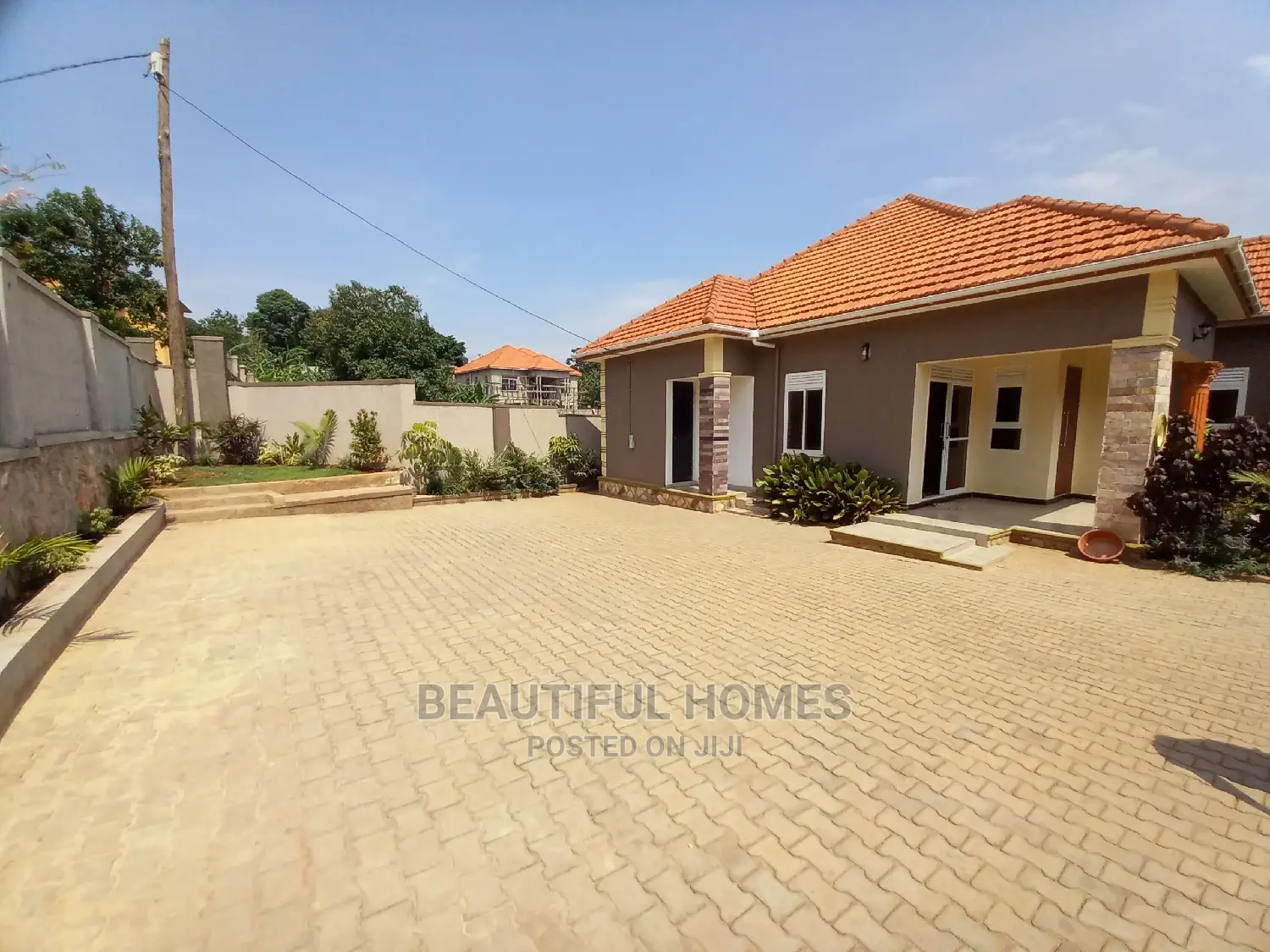 Furnished 4bdrm Bungalow in Kira for Sale