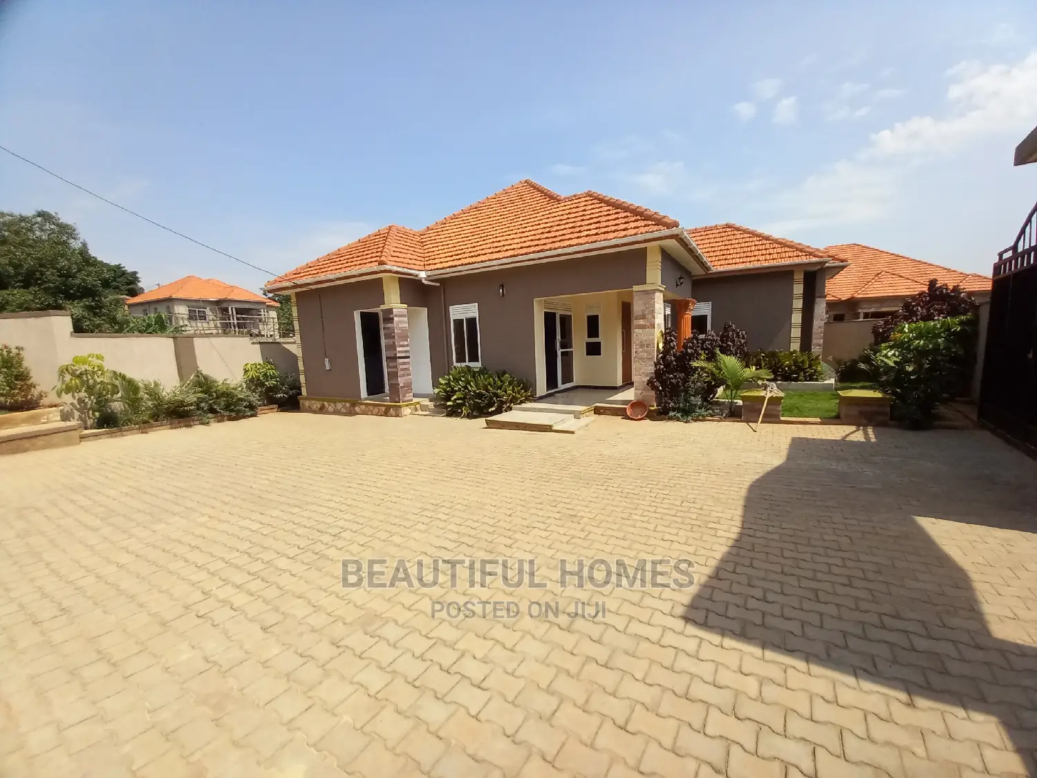 Furnished 4bdrm Bungalow in Kira for Sale