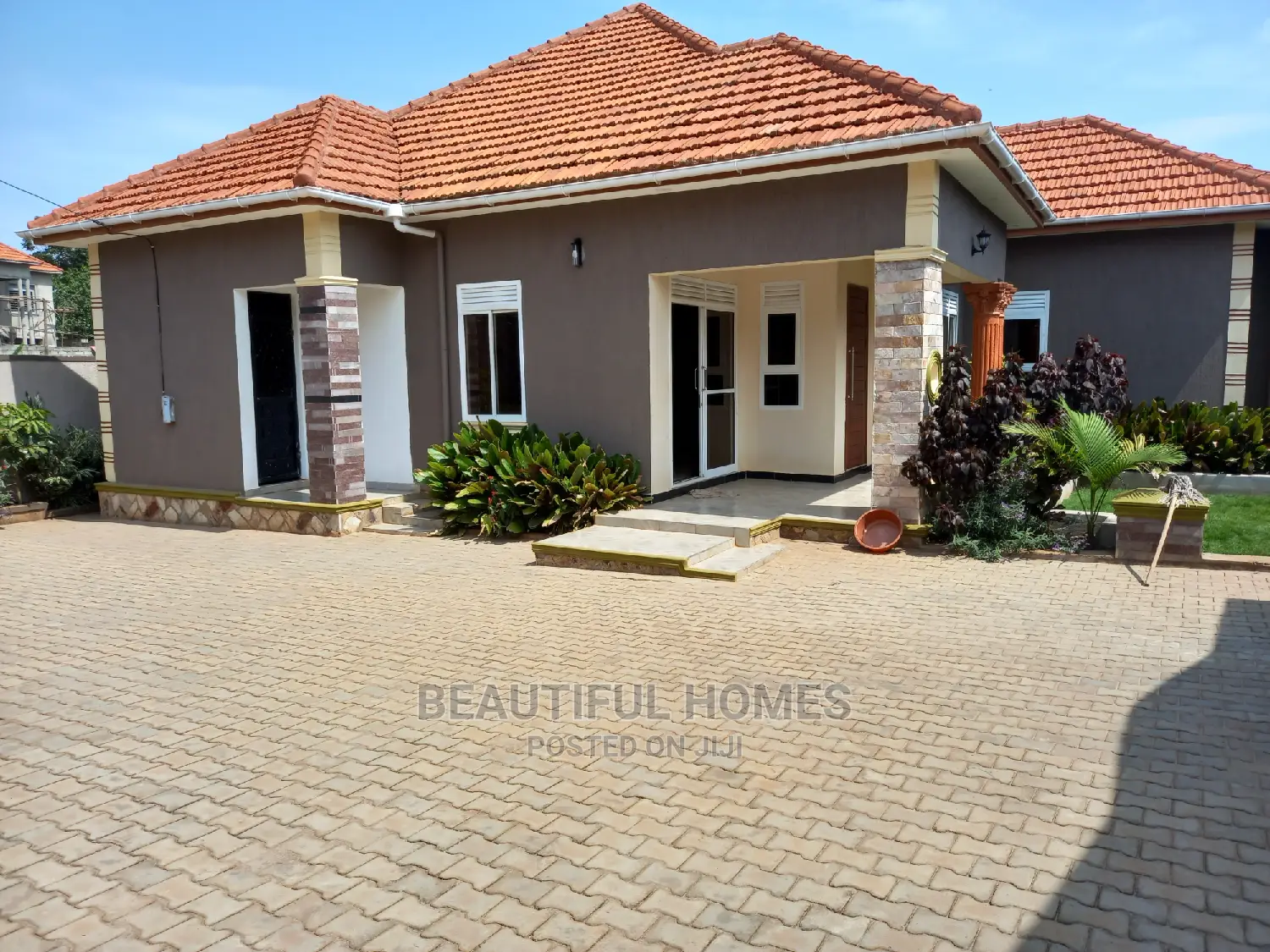 Furnished 4bdrm Bungalow in Kira for Sale