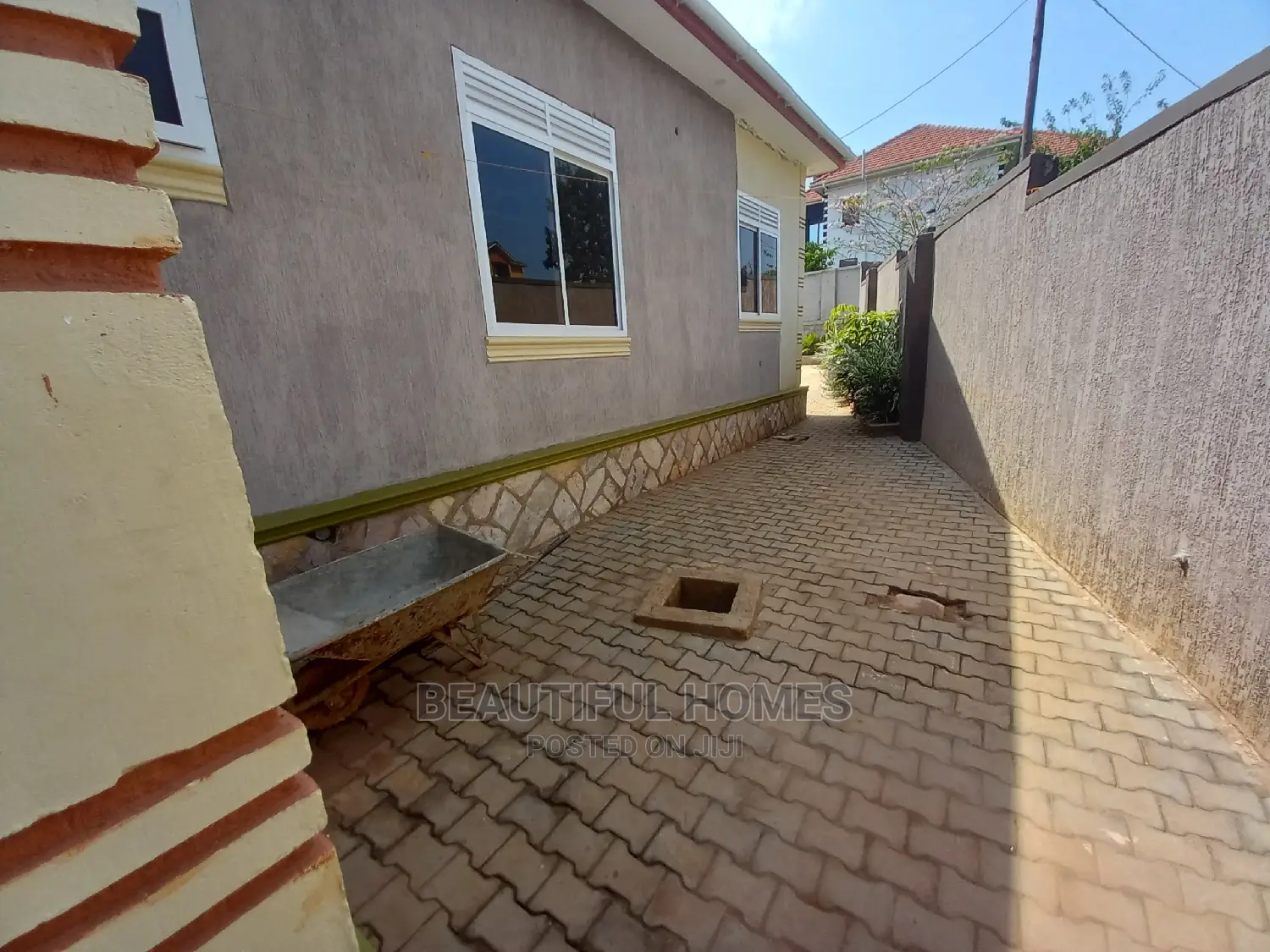 Furnished 4bdrm House in Kira for Sale