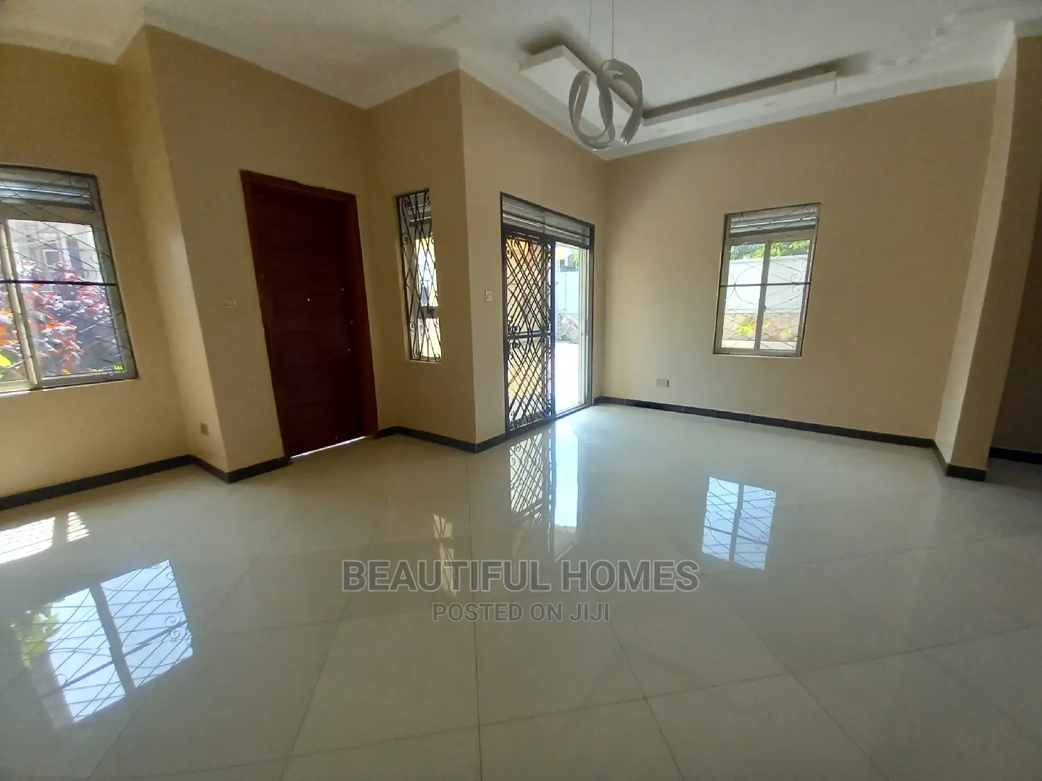Furnished 4bdrm House in Kira for Sale