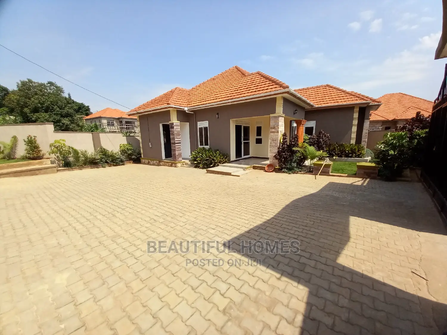 Furnished 4bdrm House in Kira for Sale
