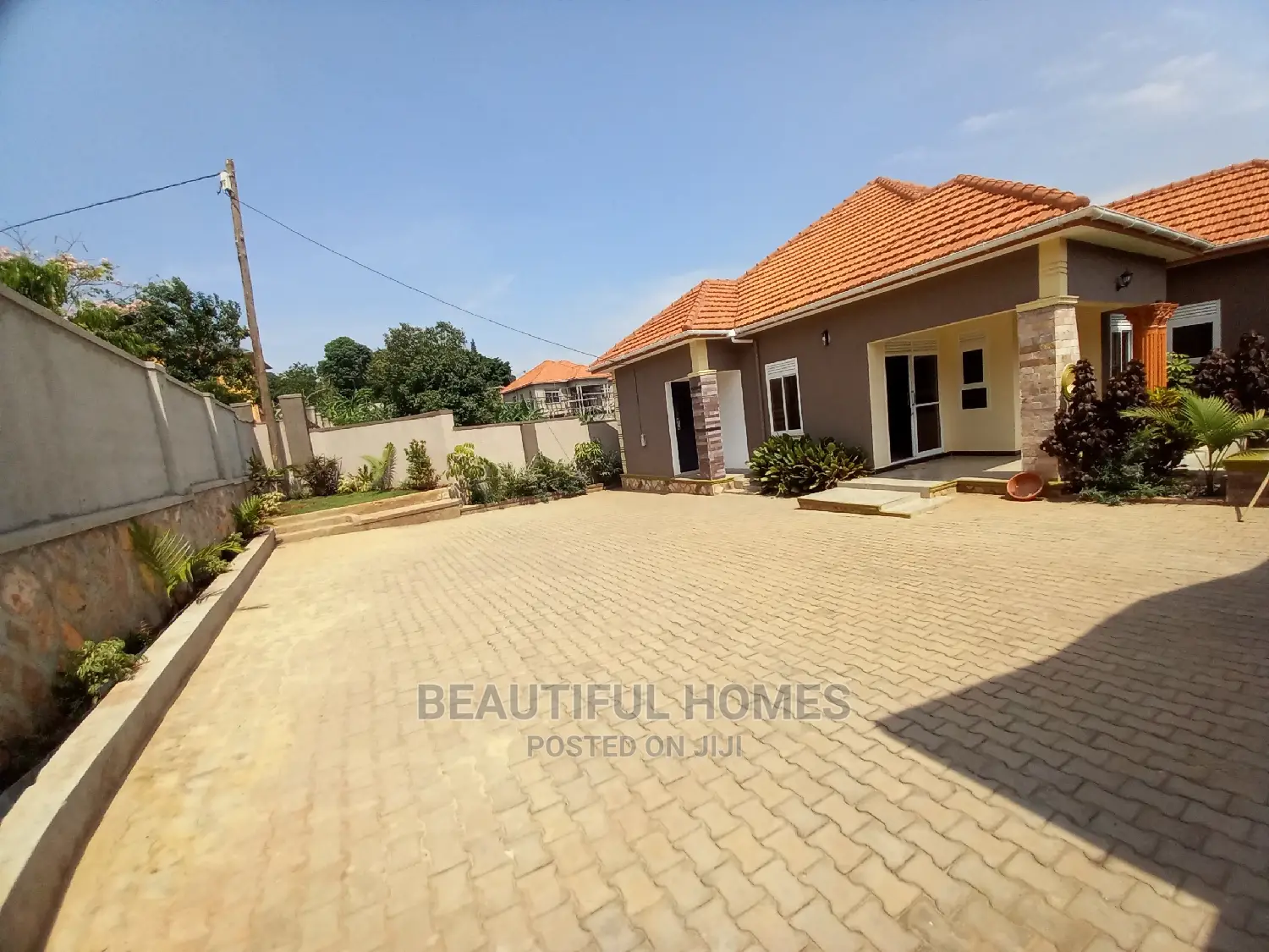Furnished 4bdrm House in Kira for Sale