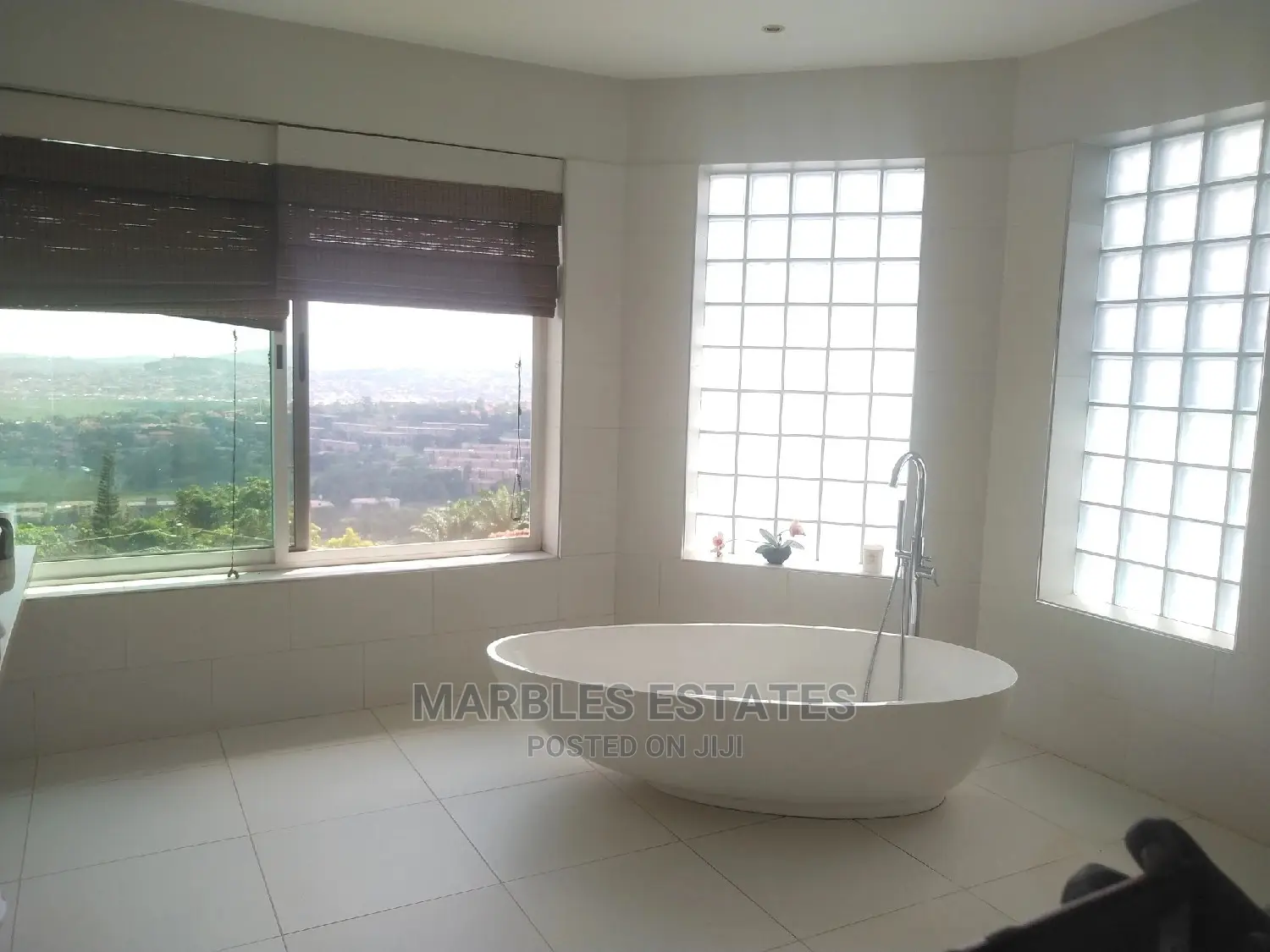 5bdrm Townhouse/Terrace in Mbuya, Central Division for Rent
