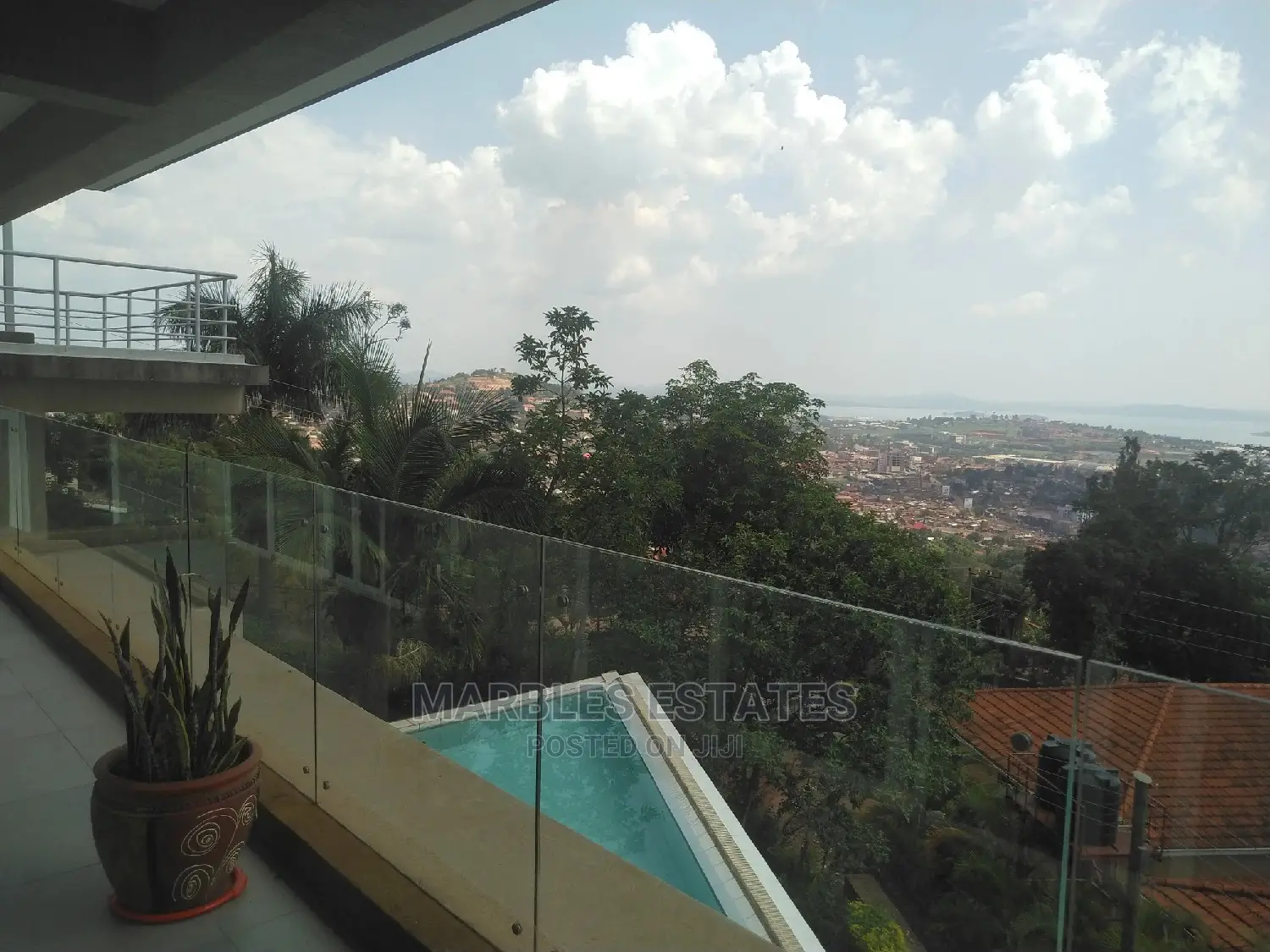 5bdrm Townhouse/Terrace in Mbuya, Central Division for Rent