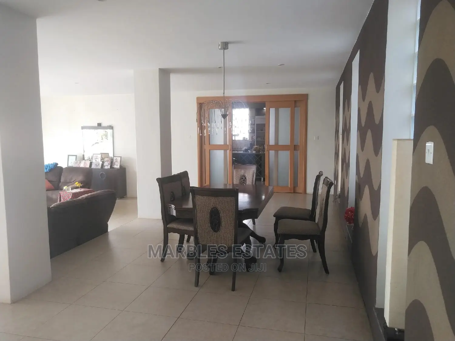 5bdrm Townhouse/Terrace in Mbuya, Central Division for Rent