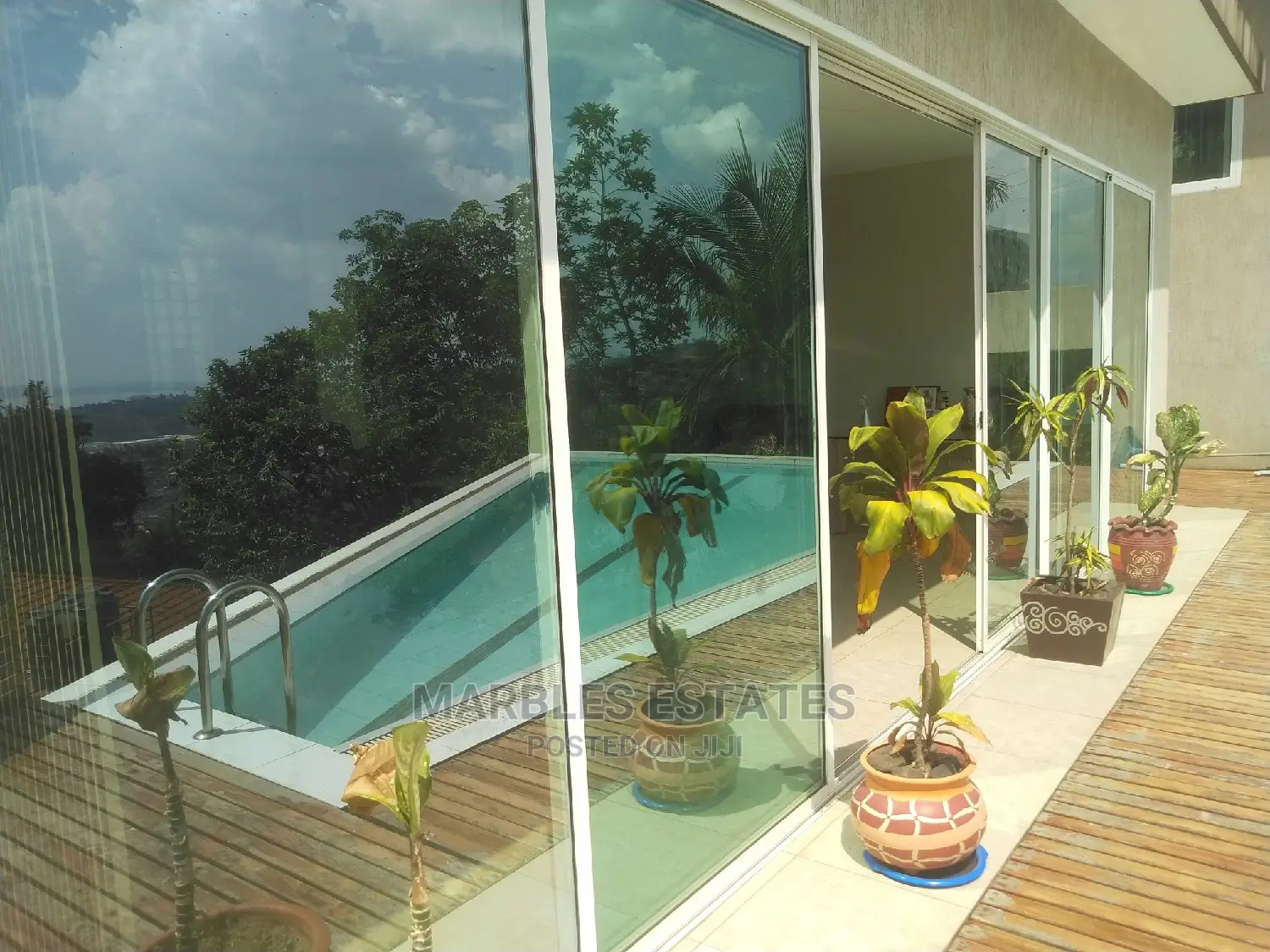 5bdrm Townhouse/Terrace in Mbuya, Central Division for Rent