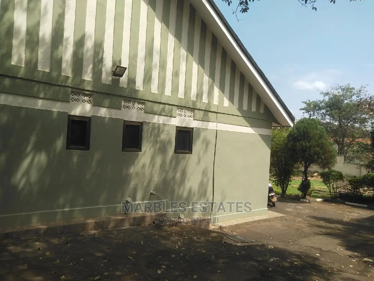 4bdrm Bungalow in Bugolobi, Central Division for Sale