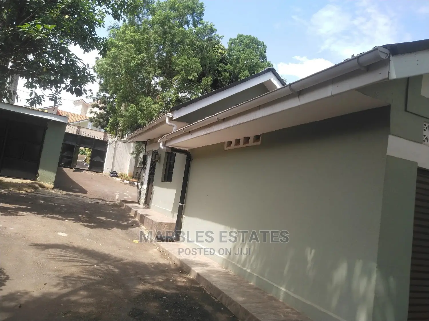 4bdrm Bungalow in Bugolobi, Central Division for Sale