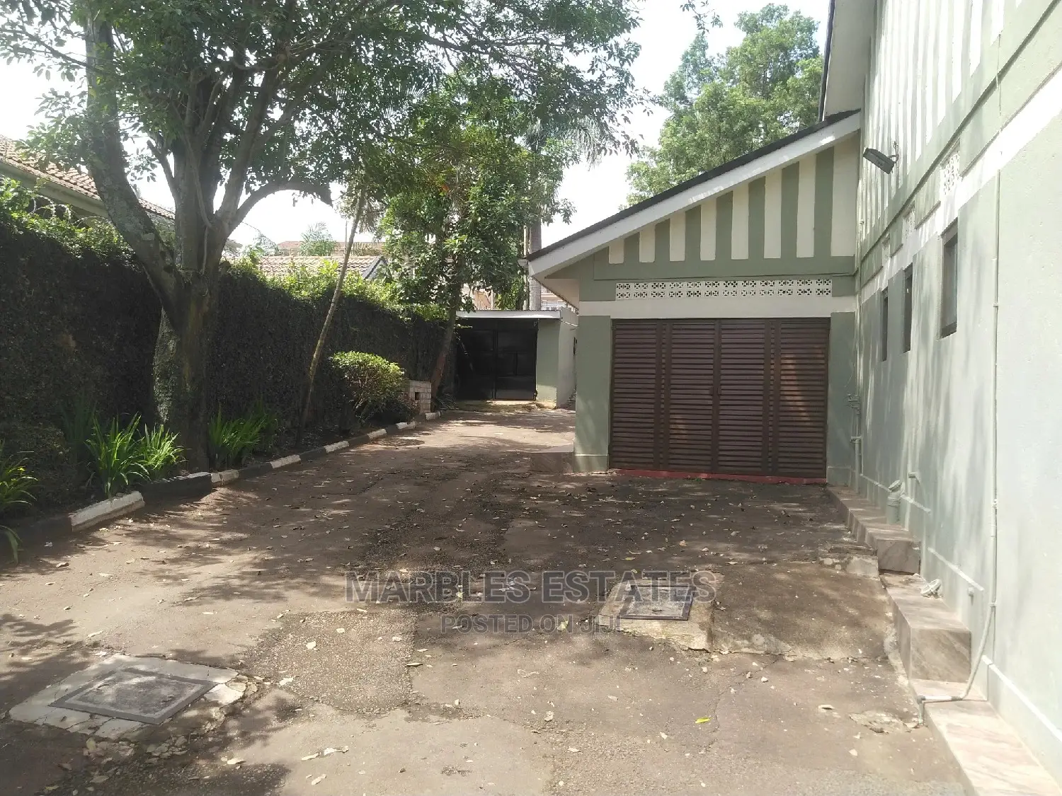 4bdrm Bungalow in Bugolobi, Central Division for Sale