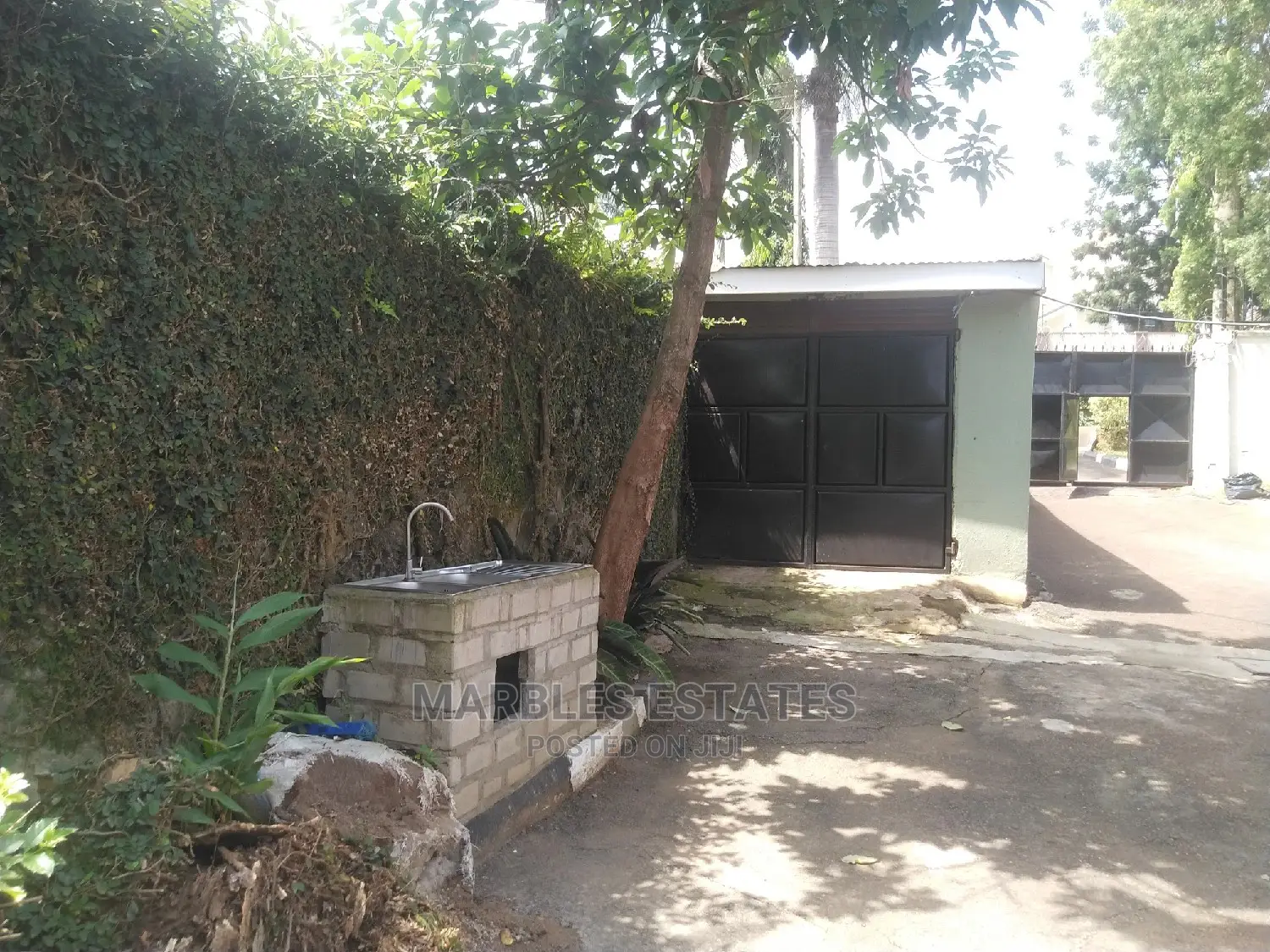4bdrm Bungalow in Bugolobi, Central Division for Sale