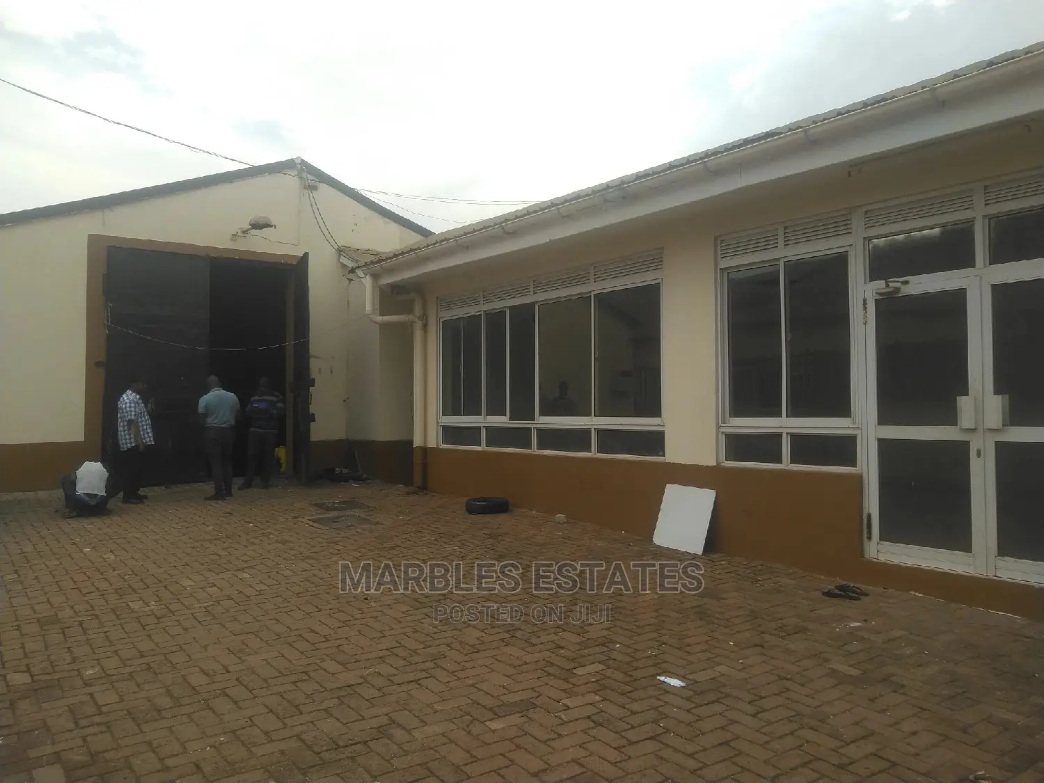 Warehouse for Rent With Show Room 500 Square Meters at $7