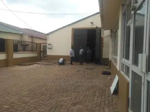 Warehouse for Rent With Show Room 500 Square Meters at $7