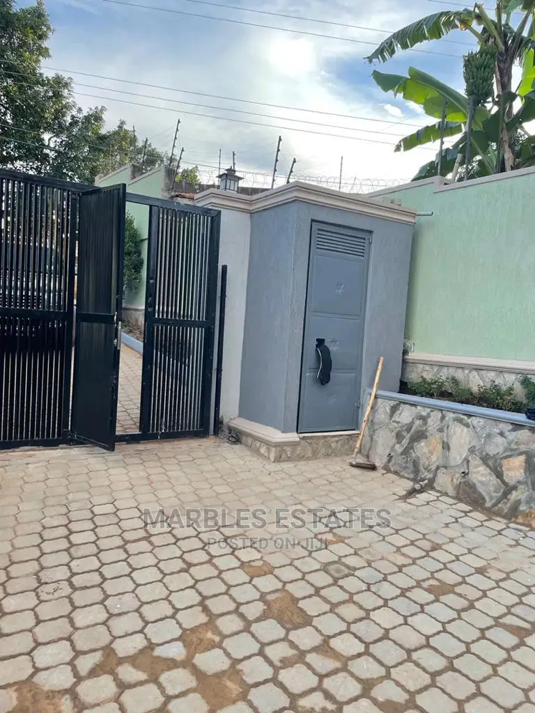 5bdrm House in Munyonyo, Central Division for Sale