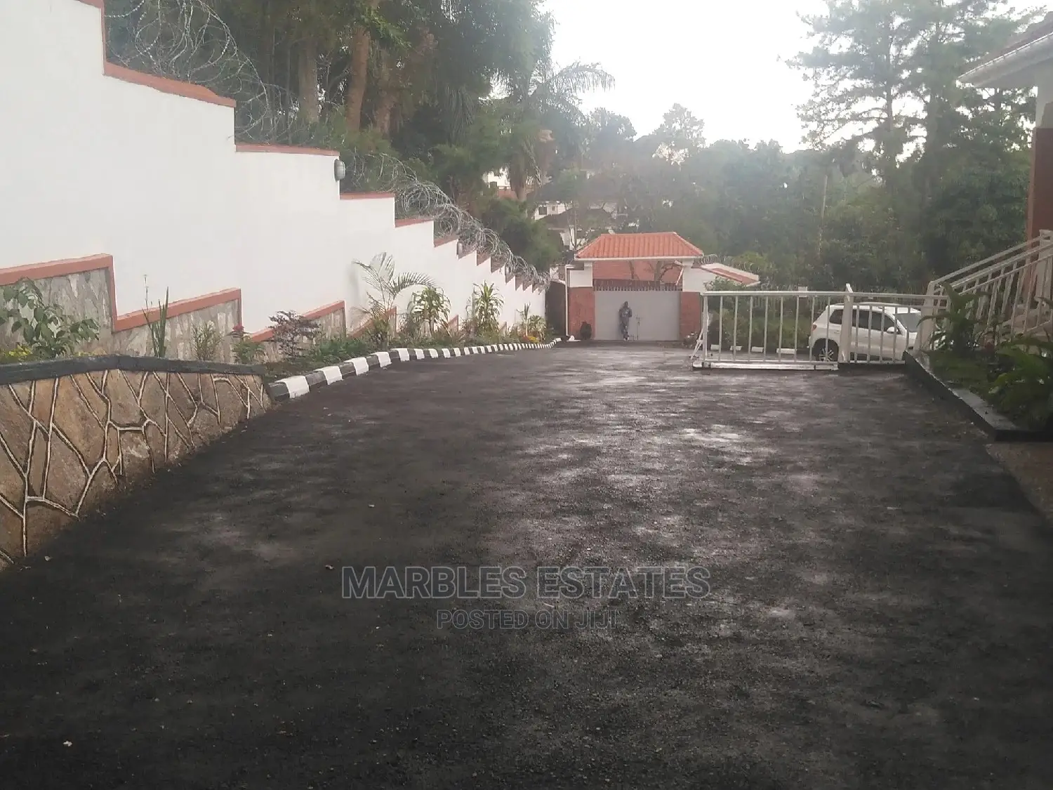 10bdrm House in Naguru, Central Division for Rent