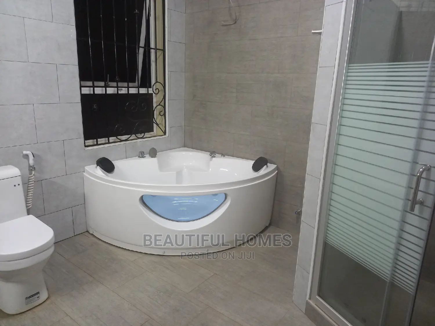 Furnished 7bdrm Mansion in All Tarmack, Kira for Sale