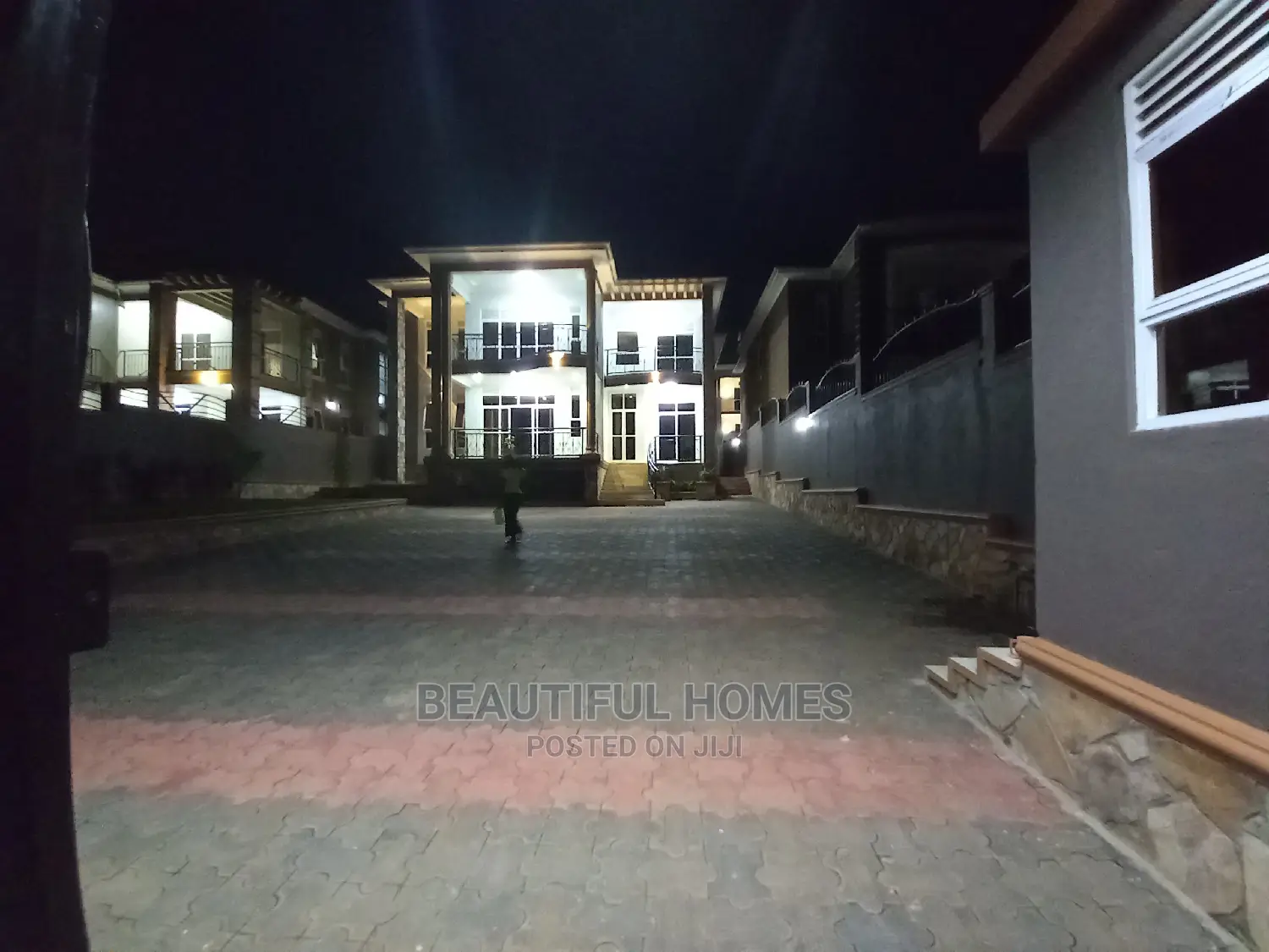 Furnished 7bdrm Mansion in Kira Classy for Sale