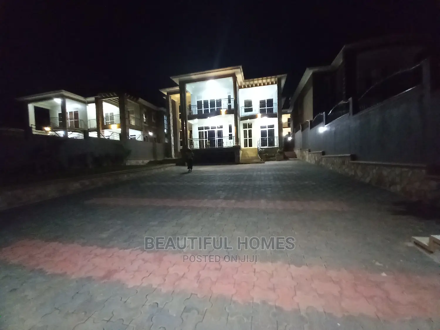 Furnished 7bdrm Mansion in Kira Classy for Sale