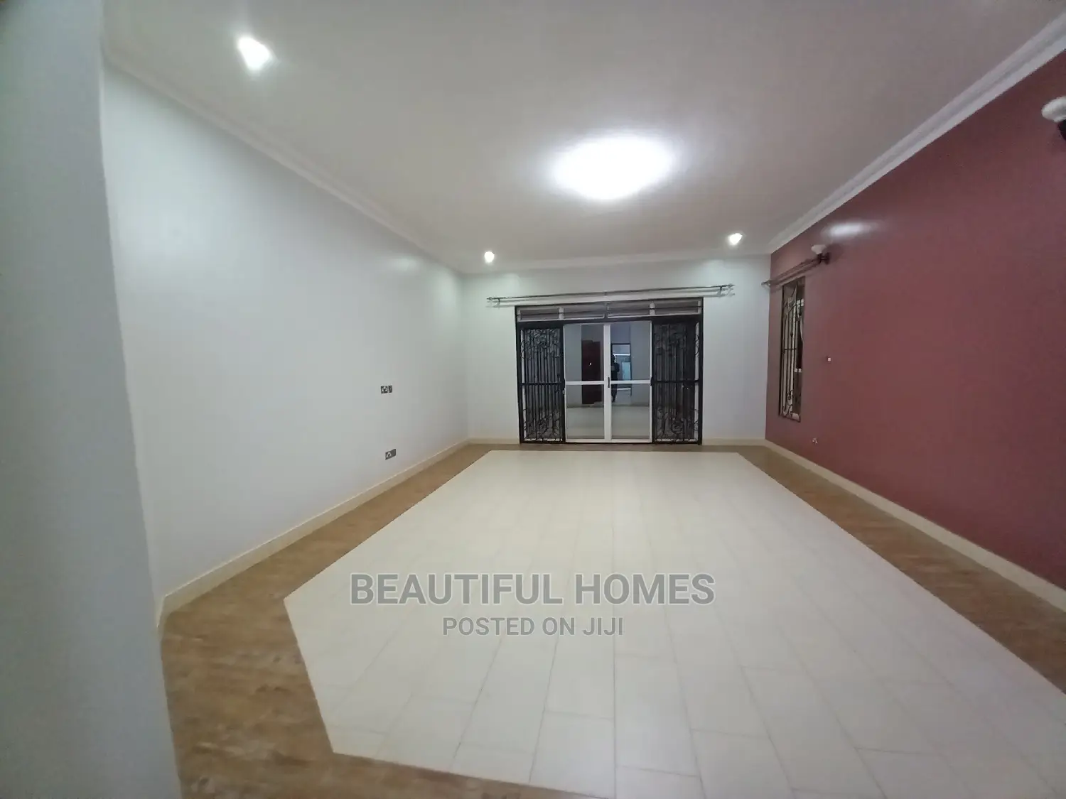 Furnished 7bdrm Mansion in Kira Tarmack for Sale