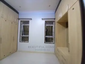 Furnished 7bdrm Mansion in Kira Tarmack for Sale